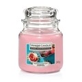 Lumanare parfumata in suport de sticla, Yankee Candle, 60 ore, 340 g, capsuni/frisca